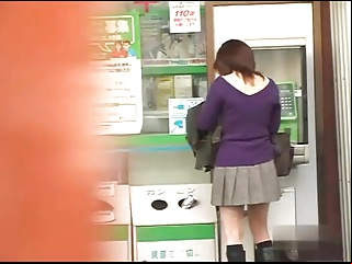 Despelotando Japonesas En Plena Calle Sharking